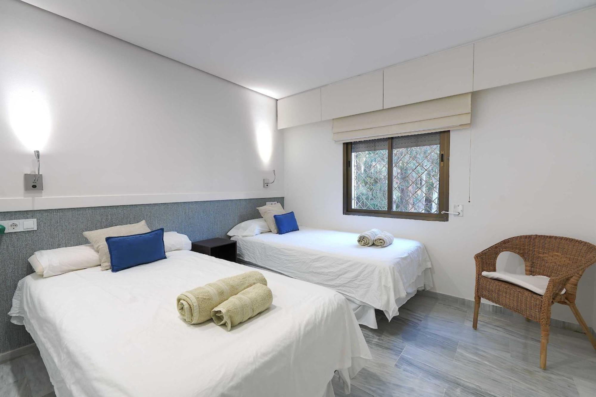 1104 First Line Beach Apartment Golden Beach Pool ماربيا المظهر الخارجي الصورة