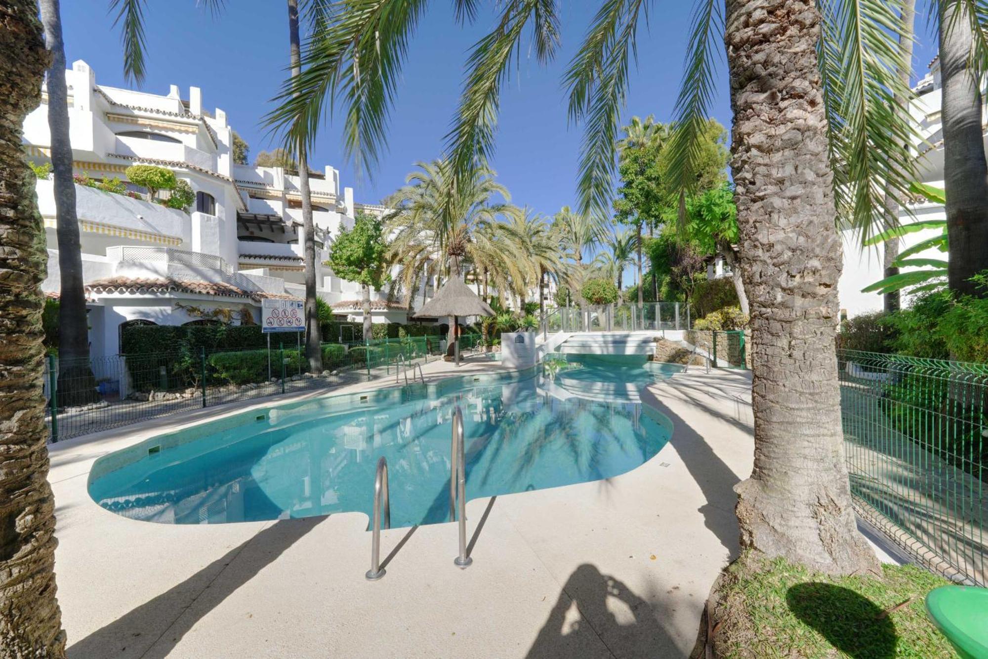 1104 First Line Beach Apartment Golden Beach Pool ماربيا المظهر الخارجي الصورة
