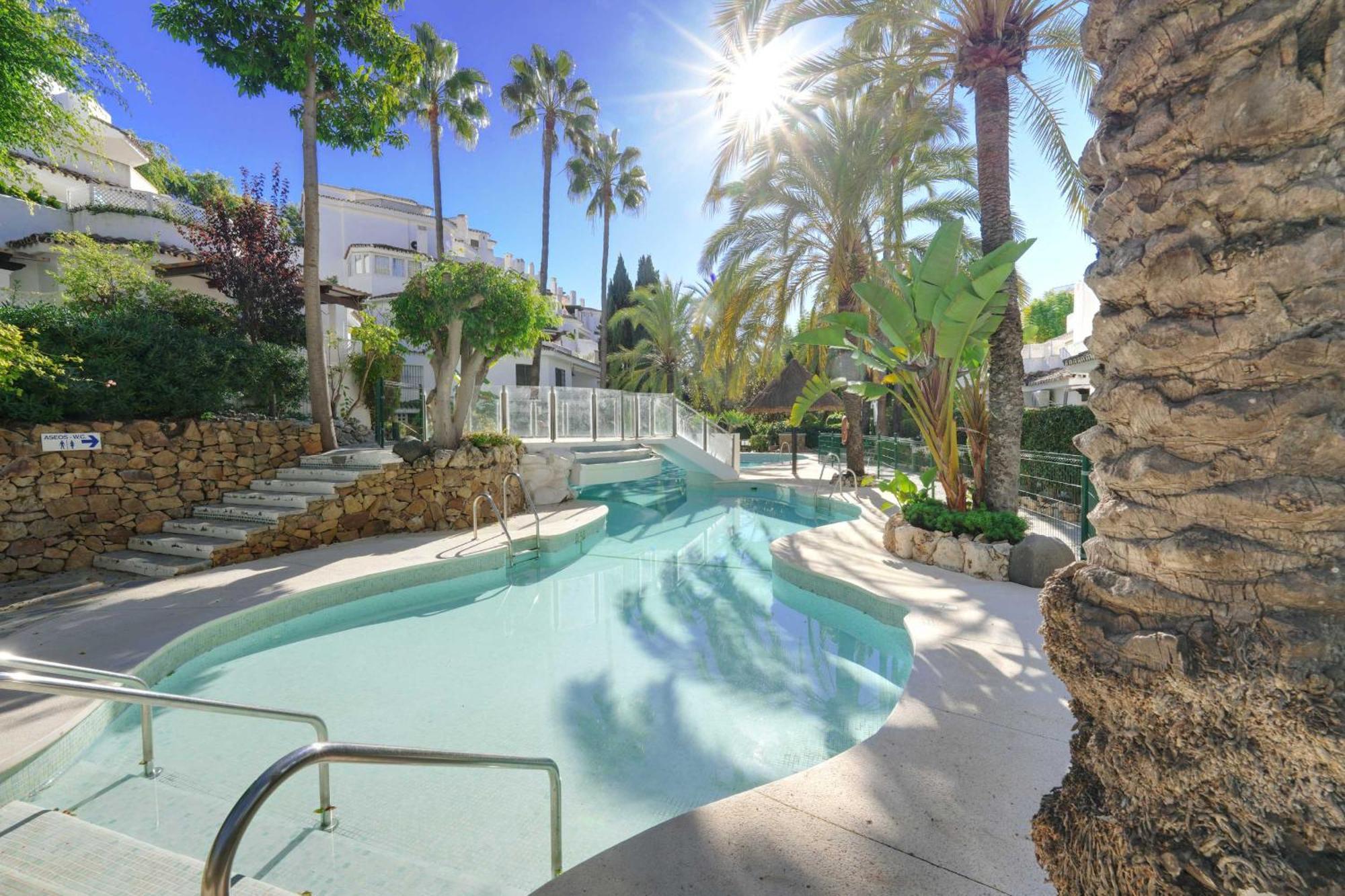 1104 First Line Beach Apartment Golden Beach Pool ماربيا المظهر الخارجي الصورة