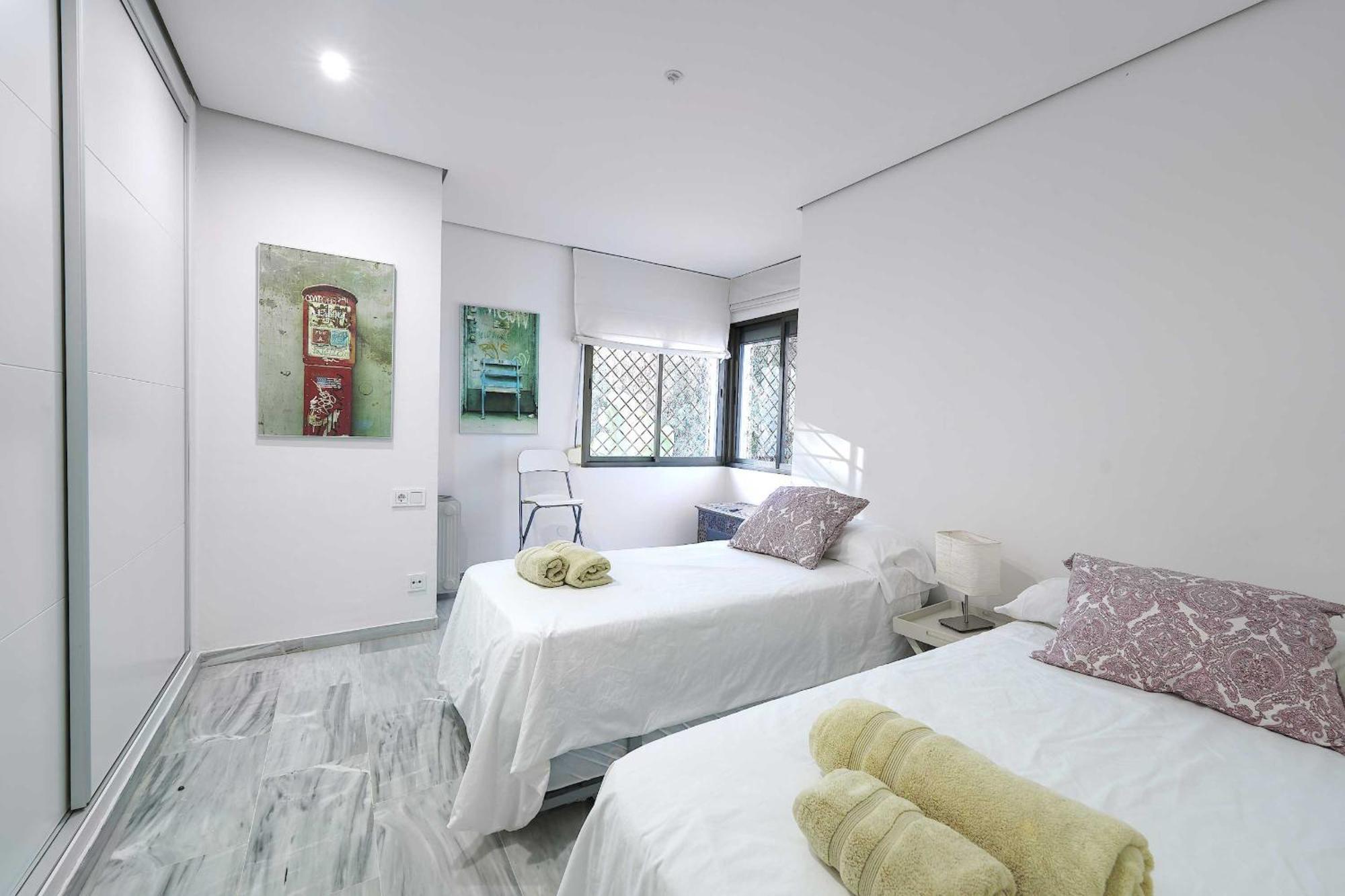 1104 First Line Beach Apartment Golden Beach Pool ماربيا المظهر الخارجي الصورة