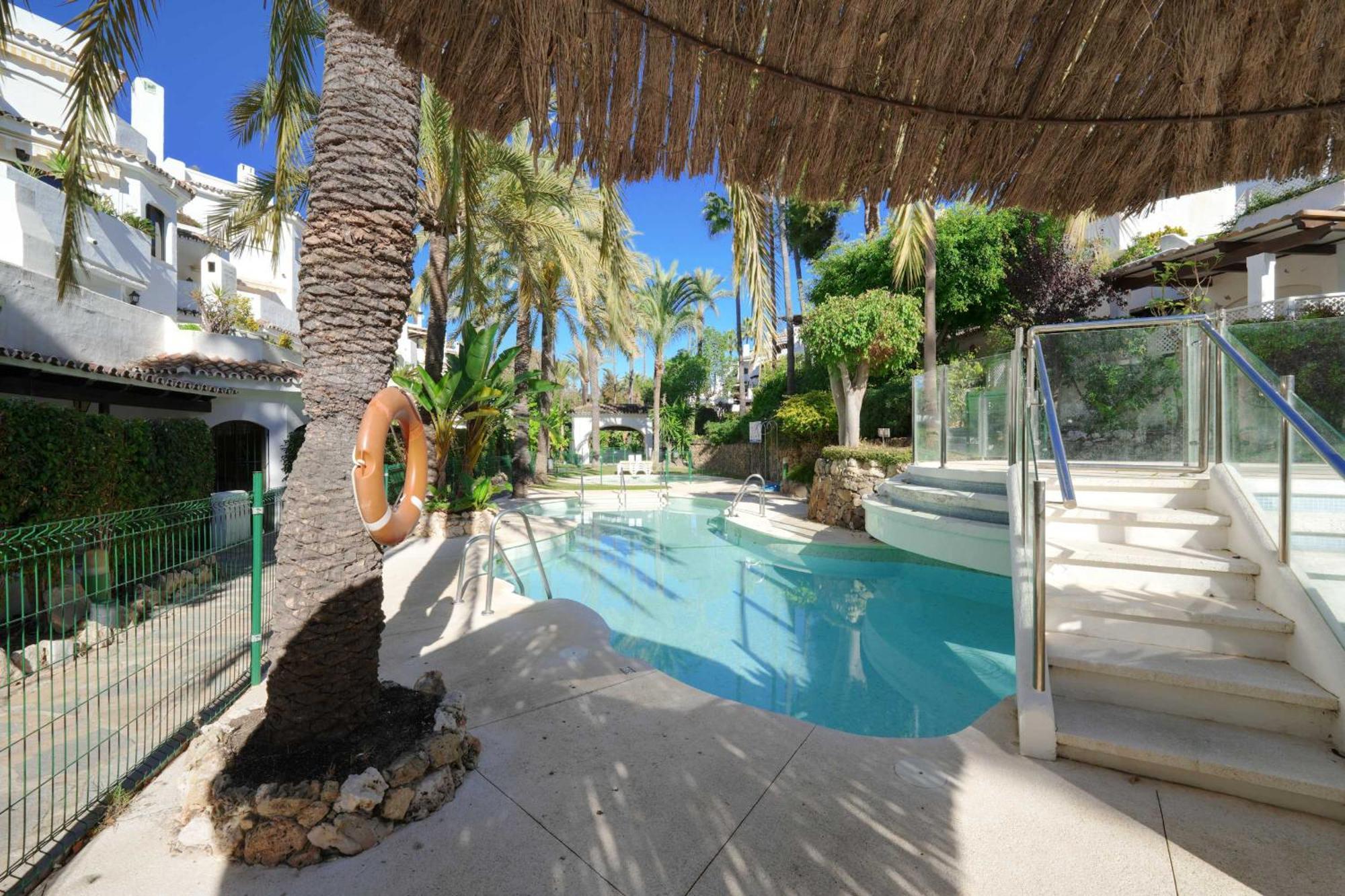 1104 First Line Beach Apartment Golden Beach Pool ماربيا المظهر الخارجي الصورة