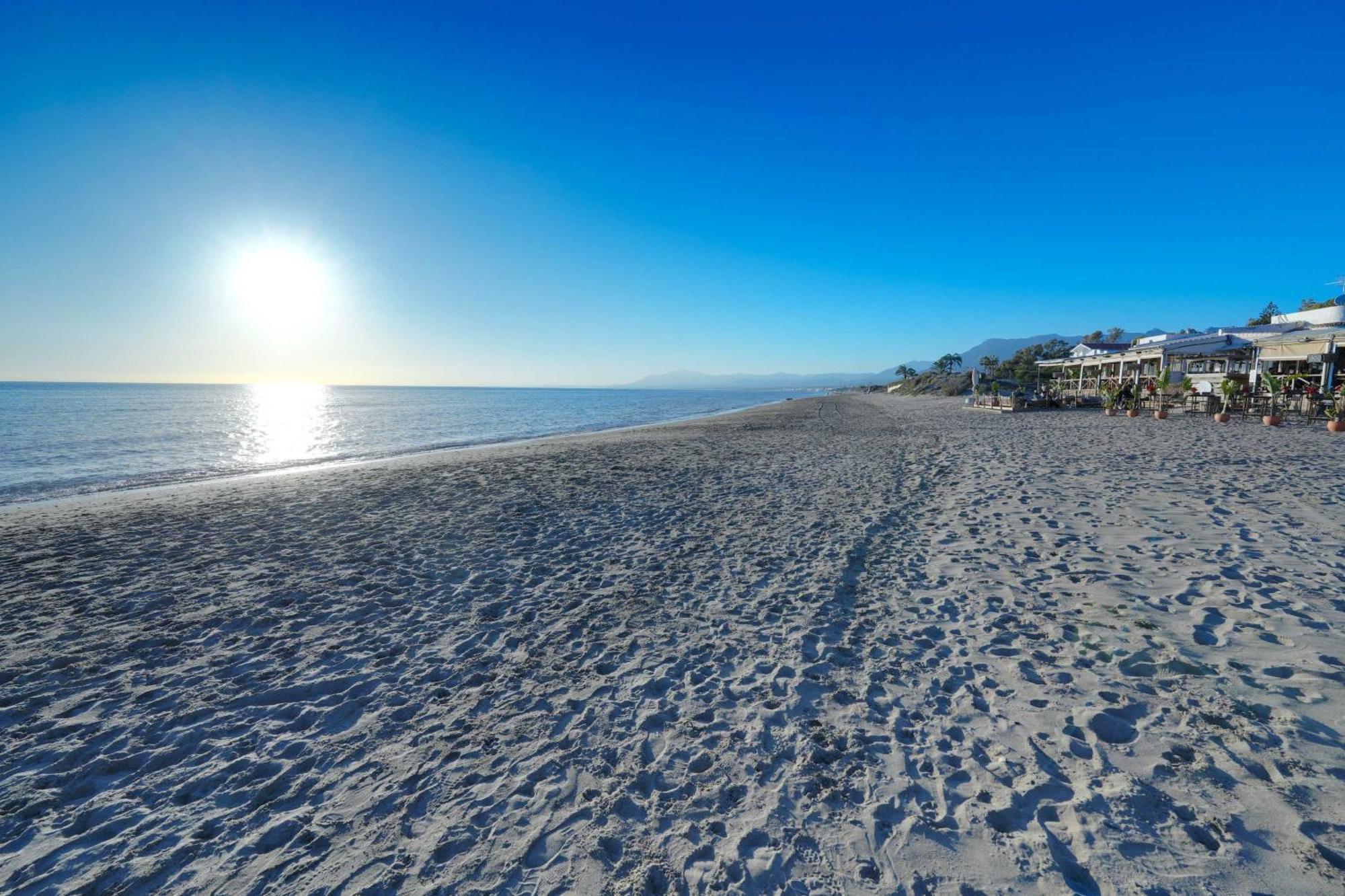 1104 First Line Beach Apartment Golden Beach Pool ماربيا المظهر الخارجي الصورة