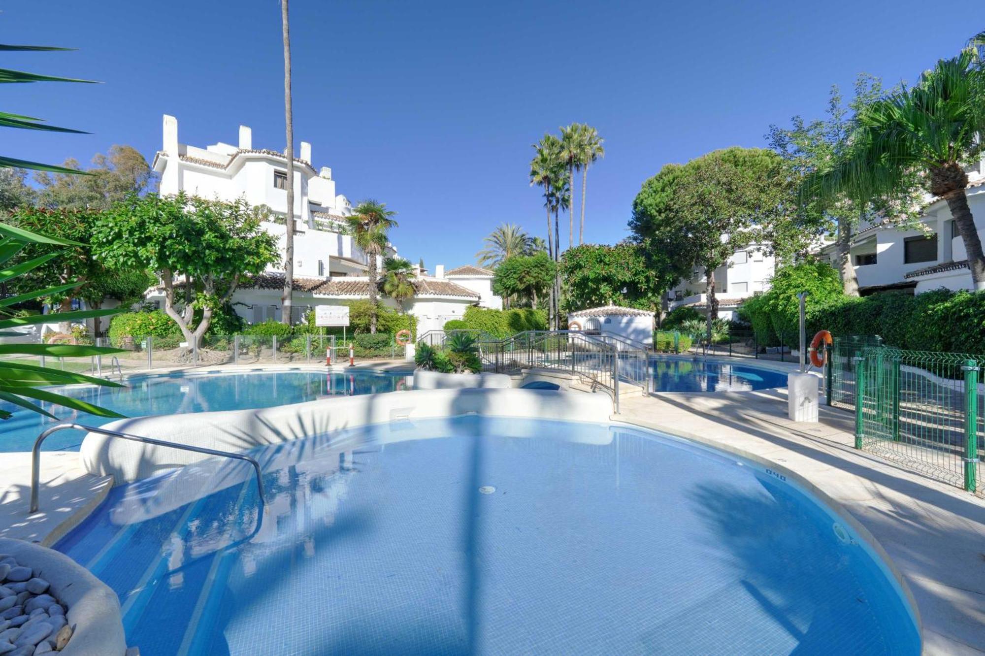 1104 First Line Beach Apartment Golden Beach Pool ماربيا المظهر الخارجي الصورة