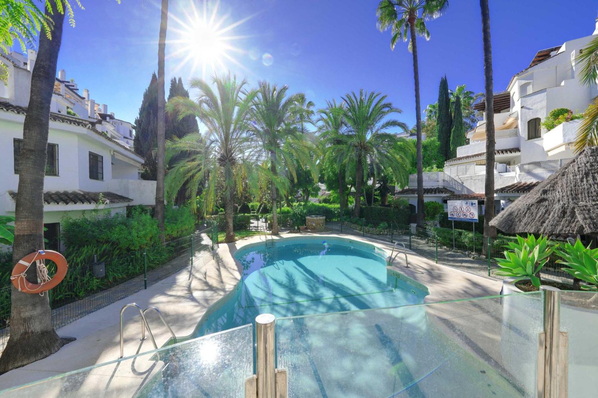 1104 First Line Beach Apartment Golden Beach Pool ماربيا المظهر الخارجي الصورة