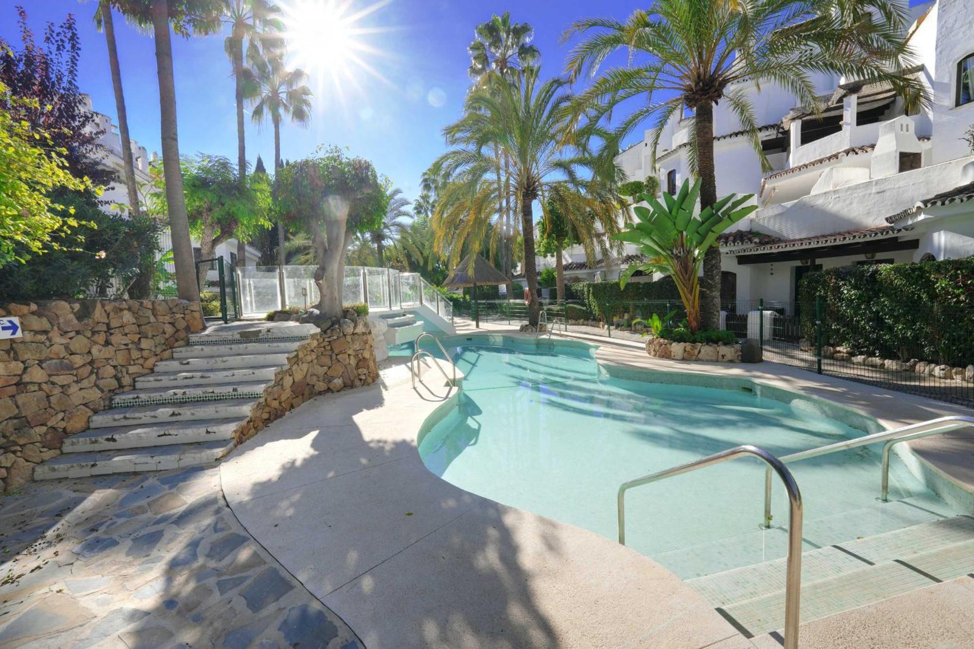 1104 First Line Beach Apartment Golden Beach Pool ماربيا المظهر الخارجي الصورة
