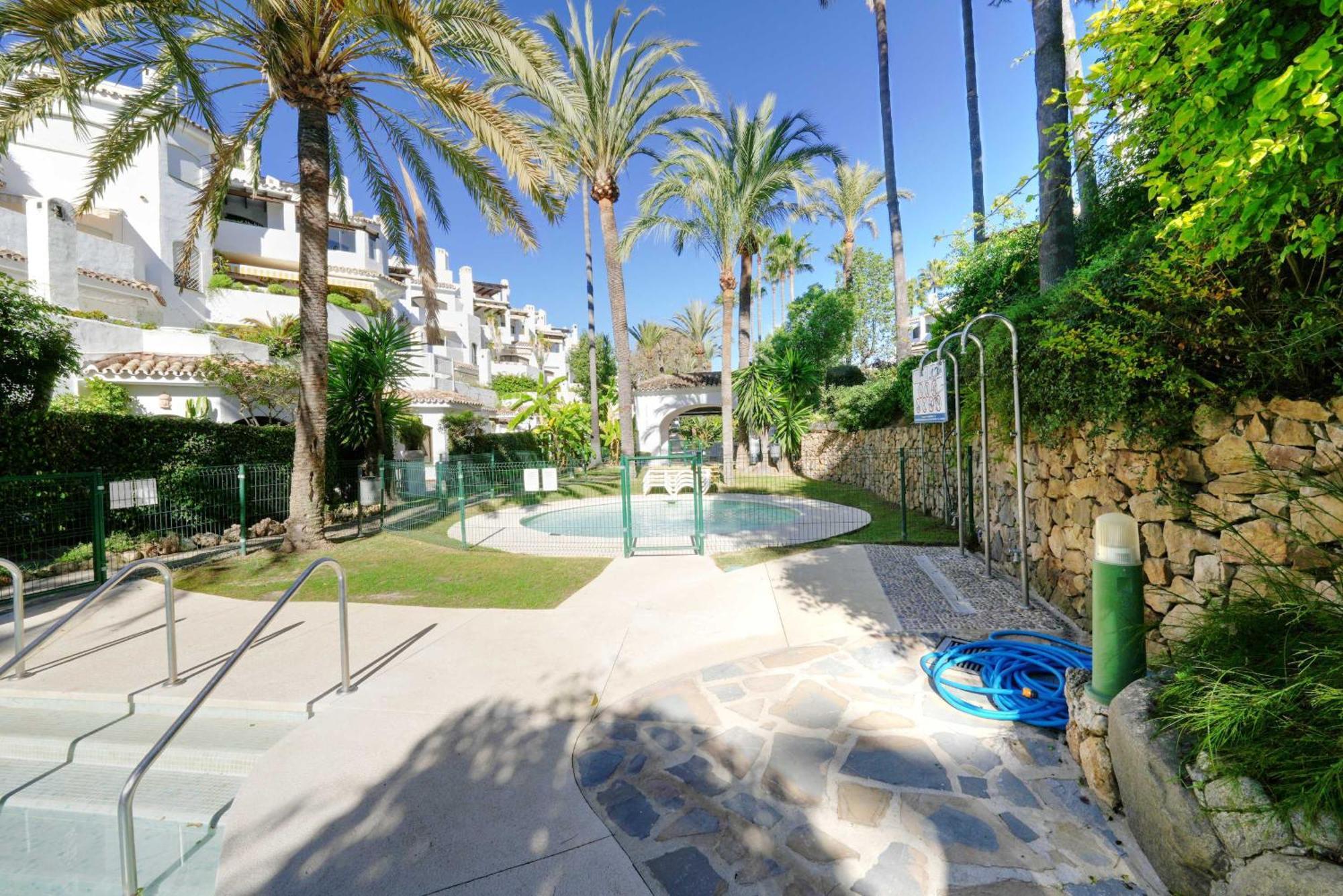 1104 First Line Beach Apartment Golden Beach Pool ماربيا المظهر الخارجي الصورة