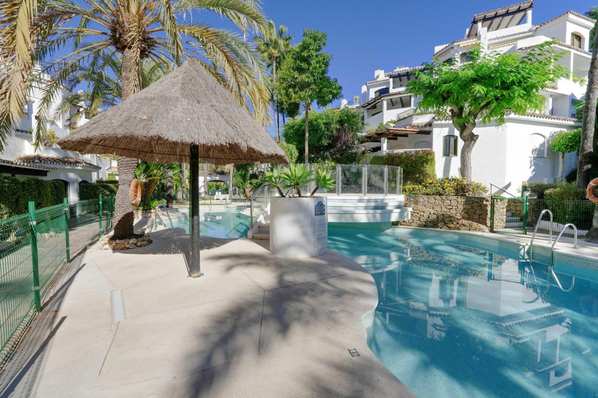 1104 First Line Beach Apartment Golden Beach Pool ماربيا المظهر الخارجي الصورة
