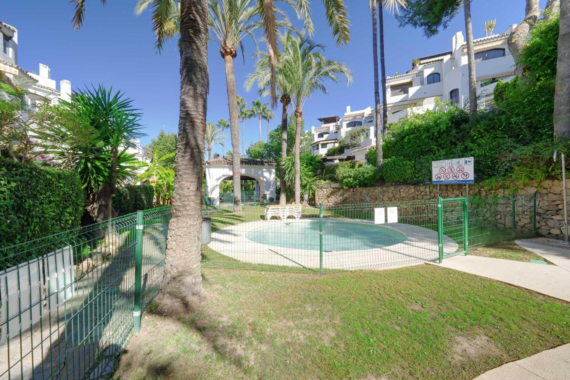 1104 First Line Beach Apartment Golden Beach Pool ماربيا المظهر الخارجي الصورة