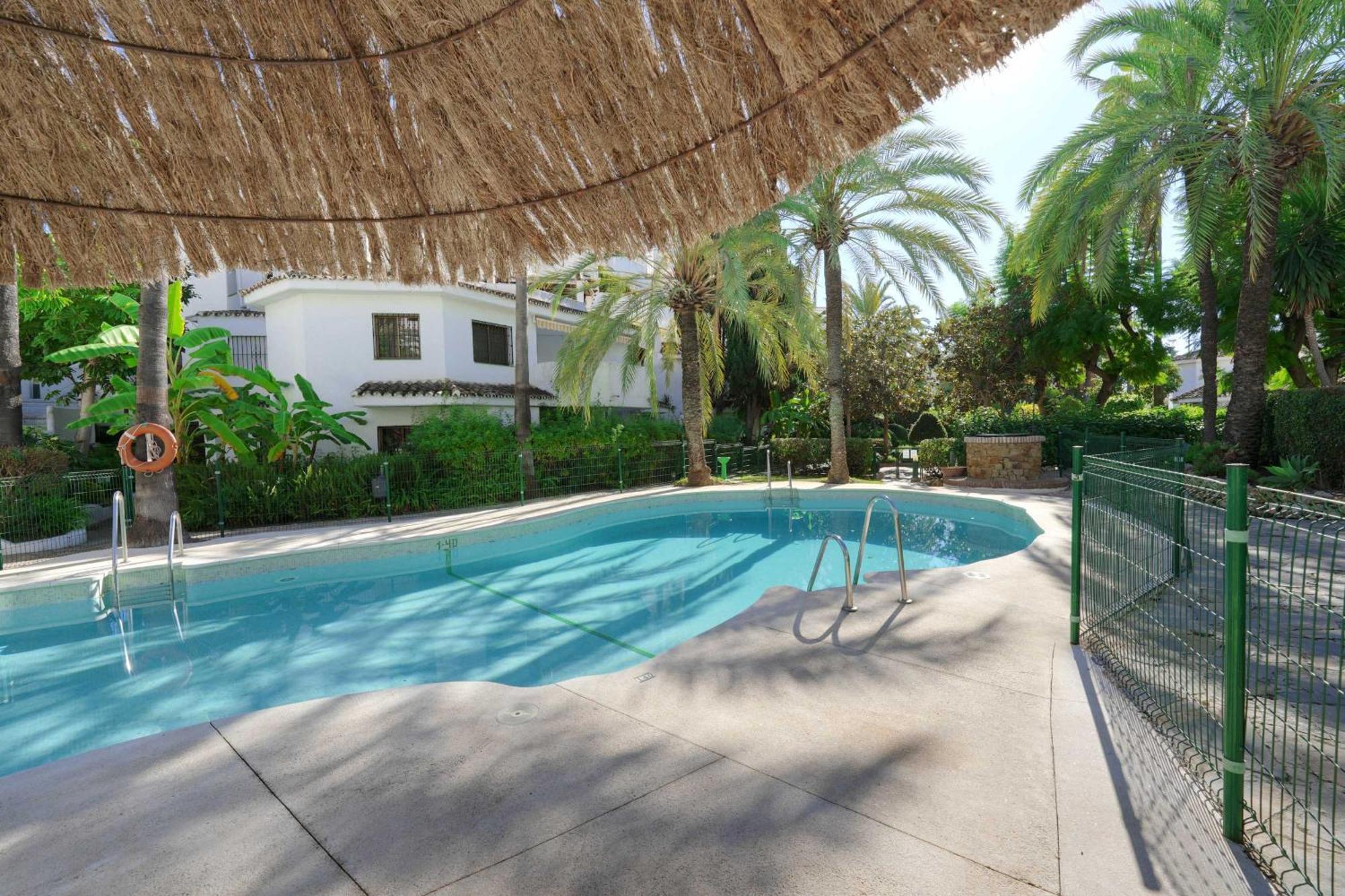 1104 First Line Beach Apartment Golden Beach Pool ماربيا المظهر الخارجي الصورة